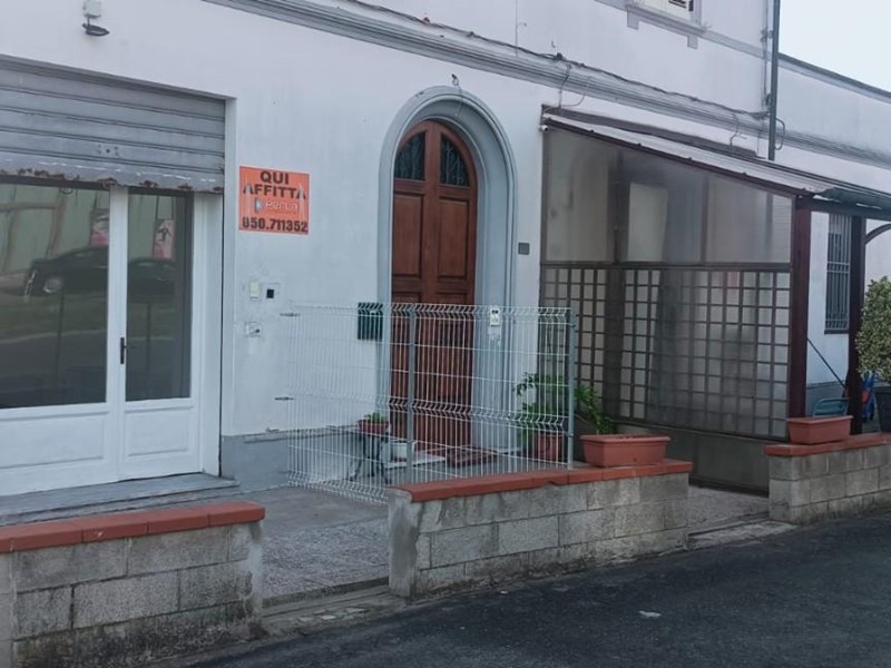 Immobile commerciale in Affitto a Cascina, 450€, 45 m²