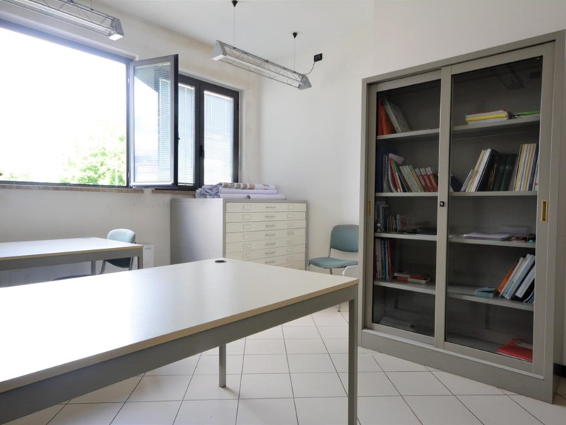 Ufficio in Vendita a Lucca, zona Sant'Anna, 360'000€, 170 m²