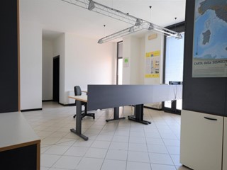 Ufficio in Vendita a Lucca, zona Sant'Anna, 355'000€, 170 m²
