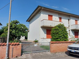 Villa bifamiliare in Vendita a Santa Croce sull'Arno, 250'000€, 170 m², con Box