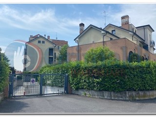 Magazzino in Vendita a Abbiategrasso, 110'000€, 94 m²