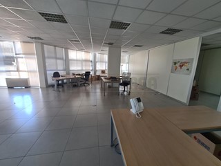 Ufficio in Affitto a Vicenza, zona TORRI DI QUARTESOLO, 3'300€, 350 m²