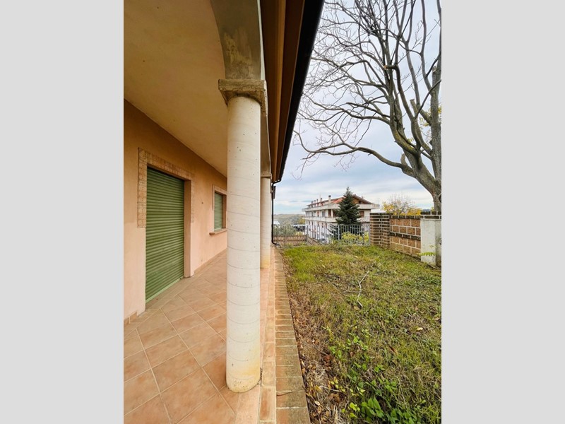 Casa Indipendente in Vendita a Bucchianico, 230'000€, 500 m²