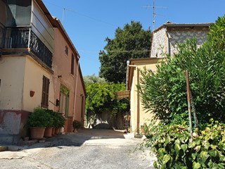 Casa Semi Indipendente in Vendita a Lugnano in Teverina, 95'000€, 200 m²