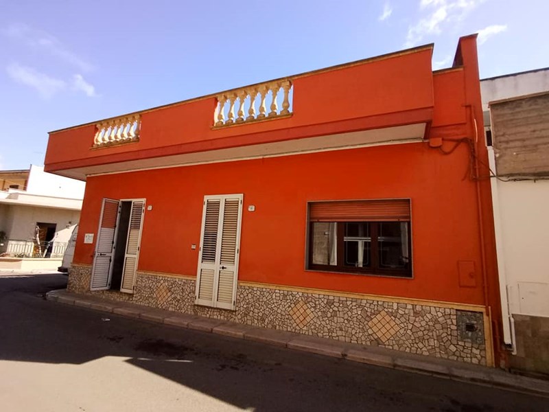 Casa Indipendente in Vendita a Guagnano, 80'000€, 130 m²