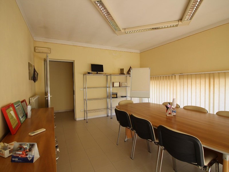 Capannone in Vendita a Casciana Terme Lari, zona Perignano, 448'000€, 833 m²