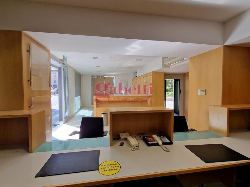 Immobile commerciale in Affitto a Pisa, 4'500€, 200 m²
