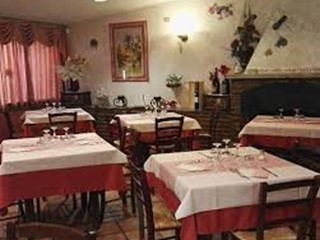 Attività commerciale in Vendita a Altopascio, 180'000€, 