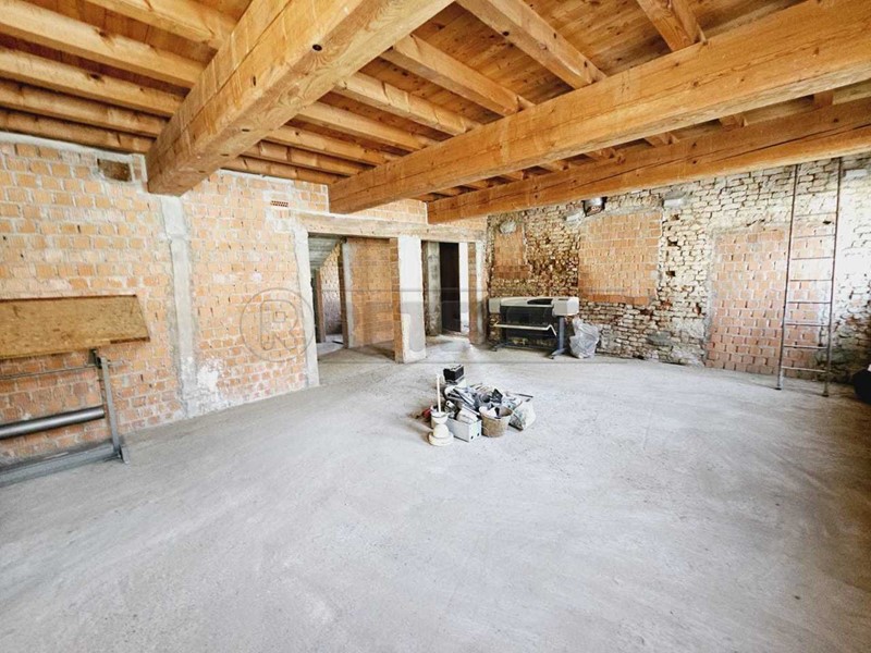 Villa in Vendita a Cremona, 360'000€, 219 m², con Box