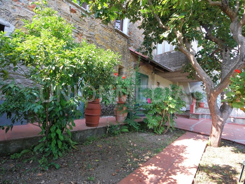 Casa Indipendente in Vendita a Luni, zona Annunziata, 100'000€, 130 m²