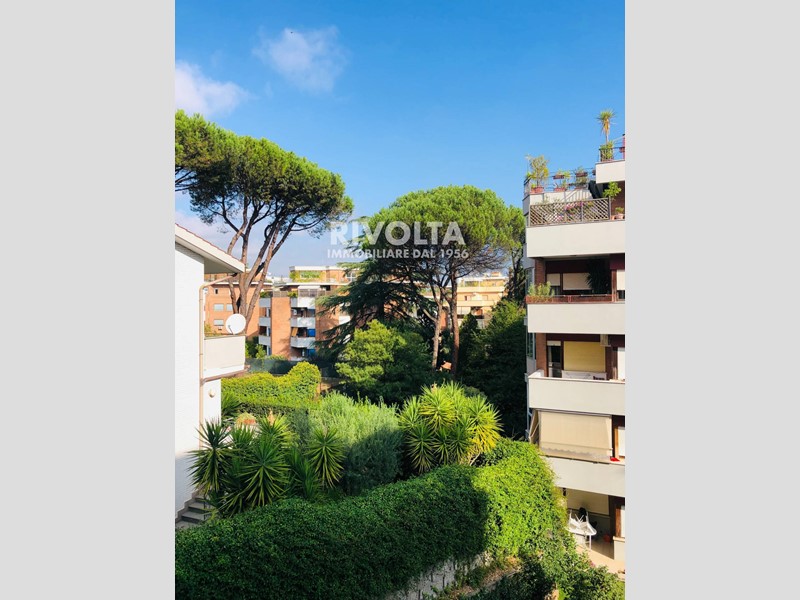 Appartamento in Vendita a Roma, zona Cassia, 550'000€, 249 m²