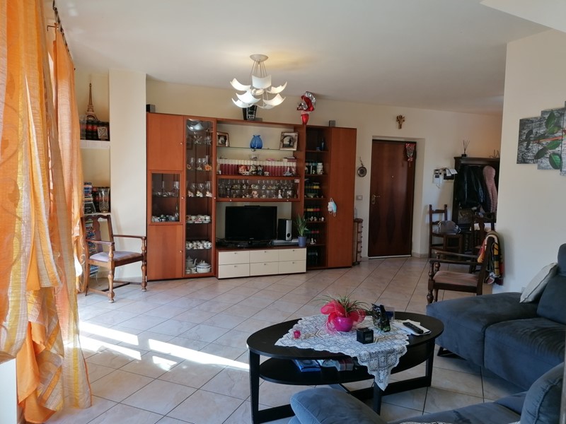 Casa Semi Indipendente in Vendita a Carrara, zona Avenza, 310'000€, 180 m²