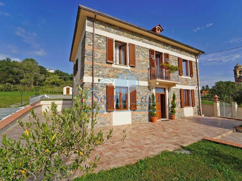 Villa in Vendita a Tresana, zona Careggia, 540'000€, 240 m², arredato