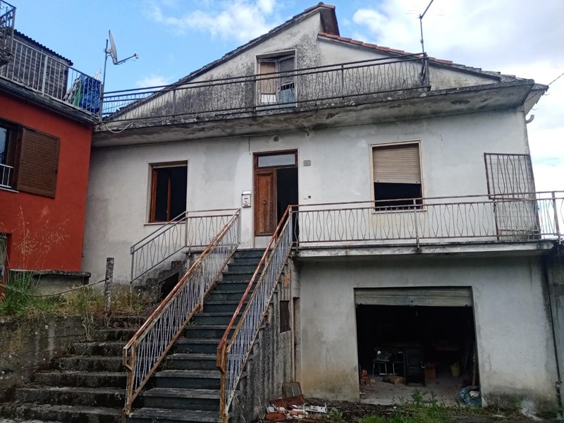 Casa Semi Indipendente in Vendita a Aulla, zona Serricciolo, 110'000€, 110 m², con Box