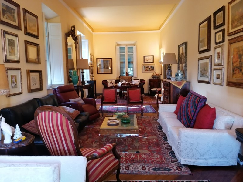 Casa Indipendente in Vendita a Carrara, 800'000€, 450 m²