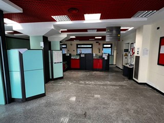 Ufficio in Vendita a Montalto Uffugo, 220'000€, 345 m²