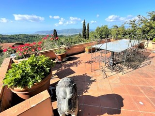 Casa Indipendente in Vendita a Fosdinovo, 750'000€, 400 m²