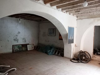 Magazzino in Vendita a La Spezia, 70'000€, 107 m²