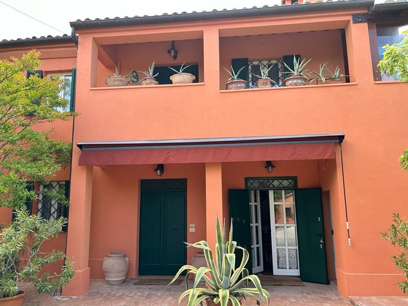 Casa Indipendente in Vendita a Ostra Vetere, 550'000€, 380 m²