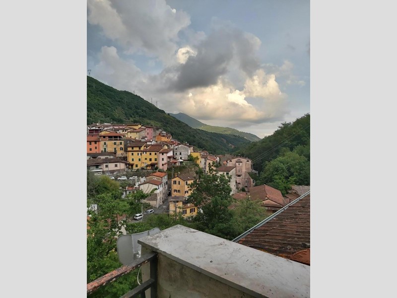 Casa Semi Indipendente in Vendita a Carrara, zona Gragnana, 135'000€, 110 m², arredato