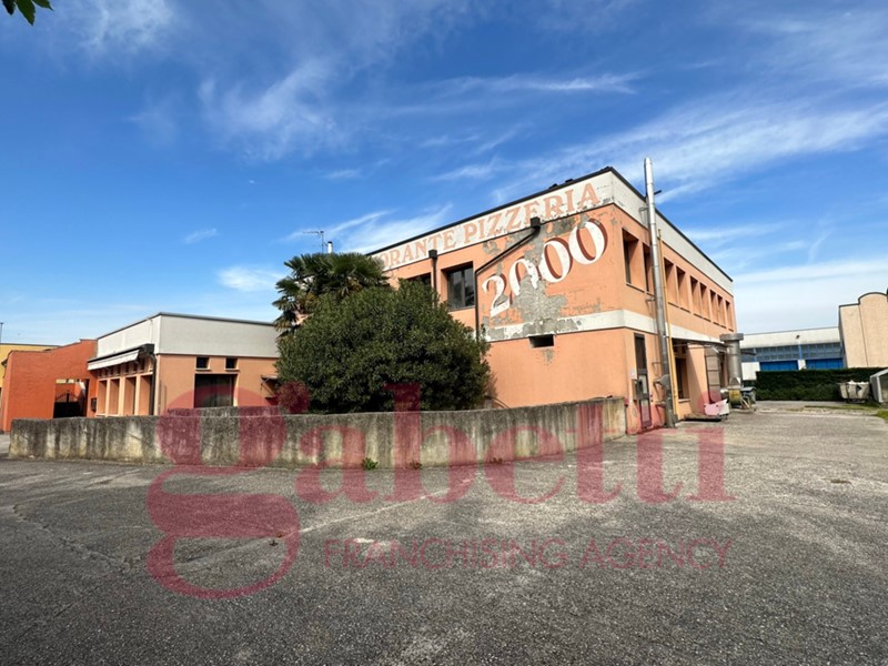 Capannone in Vendita a Anguillara Veneta, 400'000€, 750 m²