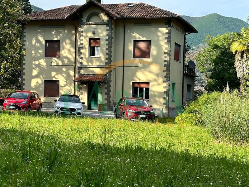 Casa Indipendente in Vendita a Iseo, 1'200'000€, 559 m²