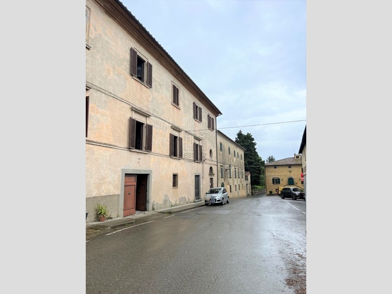 Casa Indipendente in Vendita a Peccioli, 400'000€, 1000 m²