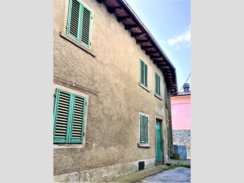 Casa Semi Indipendente in Vendita a Vernio, zona Montepiano, 58'000€, 90 m²