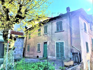 Casa Semi Indipendente in Vendita a Vernio, zona Montepiano, 58'000€, 90 m²