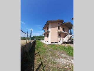 Casa Indipendente in Vendita a Roma, zona Due Leoni, 190'000€, 270 m²