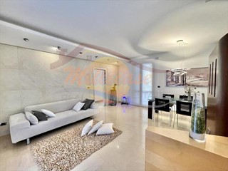 Trilocale in Vendita a Siracusa, zona Tisia - Tica - Zecchino, 220'000&euro;, 105 m²