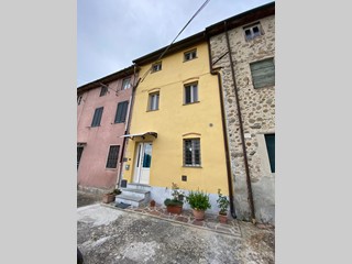 Casa Indipendente in Vendita a Capannori, zona Segromigno In Piano, 160'000€, 85 m²