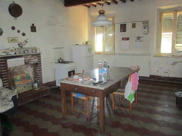 Casa di corte in Vendita a San Giuliano Terme, 265'000€, 300 m²