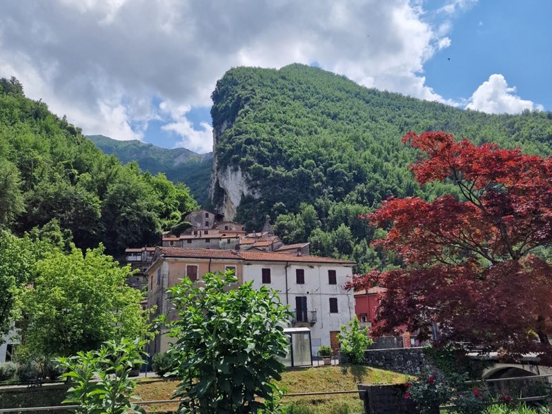 Appartamento in Vendita a Fivizzano, zona Equi Terme, 85'000€, 187 m²