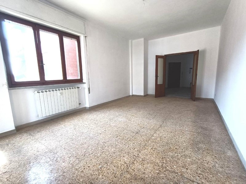 Quadrilocale in Vendita a Carrara, zona Marina di Carrara, 220'000€, 100 m²