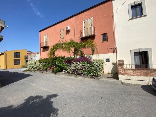 Quadrilocale in Vendita a Barcellona Pozzo di Gotto, 160'000€, 80 m², arredato