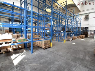 Capannone in Vendita a Santo Stefano Ticino, 2'100'000€, 3372 m²