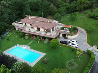 Casa Indipendente in Vendita a Sarzana, 1'500'000&euro;, 591 m²