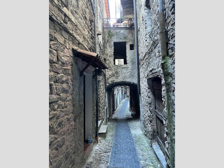 Appartamento in Vendita a Pigna, 95'000€, 104 m²