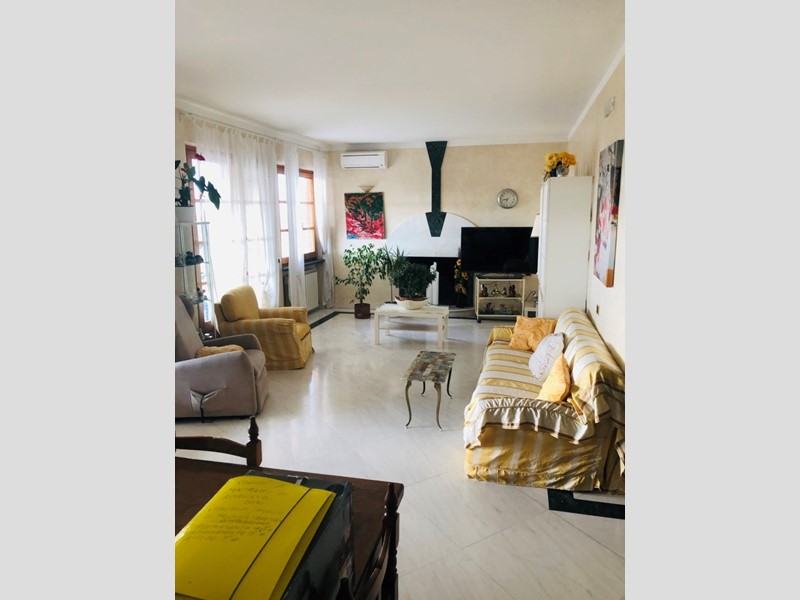 Appartamento in Vendita a Seravezza, zona Querceta, 150 m², arredato
