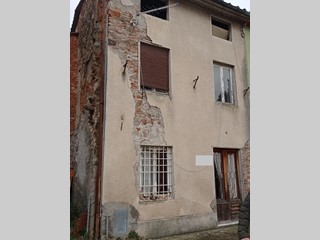 Casa Semi Indipendente in Vendita a Capannori, zona Pieve San Paolo, 60'000€, 90 m²