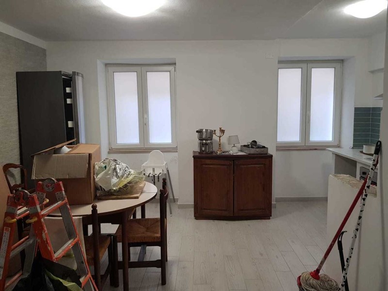 Casa Semi Indipendente in Vendita a Lucca, zona piazzano, 75'000€, 90 m²