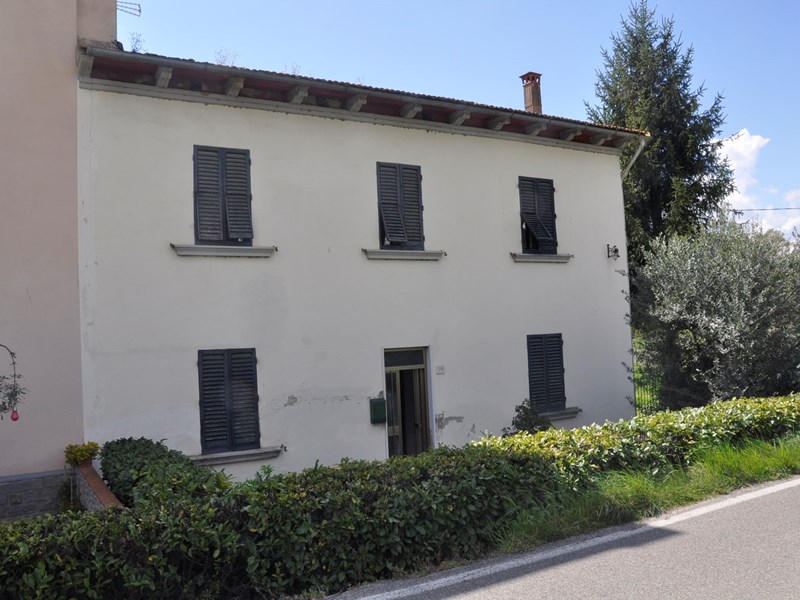 Rustico in Vendita a Arezzo, zona bagnoro, 280'000€, 260 m²