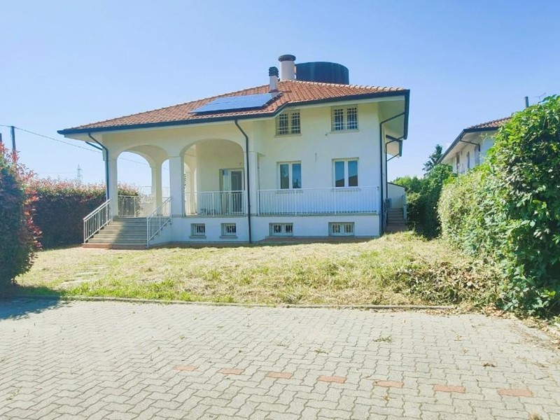 Villa bifamiliare in Vendita a Montignoso, zona Cervaiolo, 850'000€, 250 m²