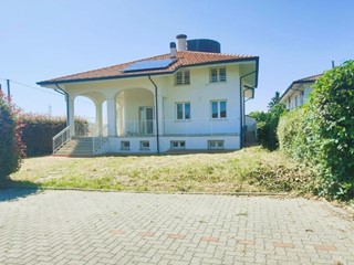Villa bifamiliare in Vendita a Montignoso, zona Cervaiolo, 850'000€, 250 m²