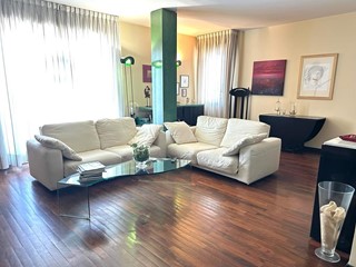 Attico in Vendita a Empoli, 385'000€, 165 m², con Box