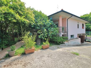 Casa Indipendente in Vendita a Montebello Vicentino, 260'000€, 232 m², con Box