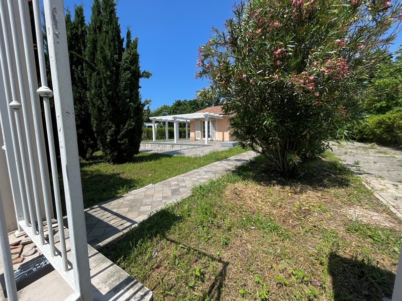 Casa Indipendente in Vendita a Pietrasanta, zona pietrasanta, 1'200'000€, 242 m²