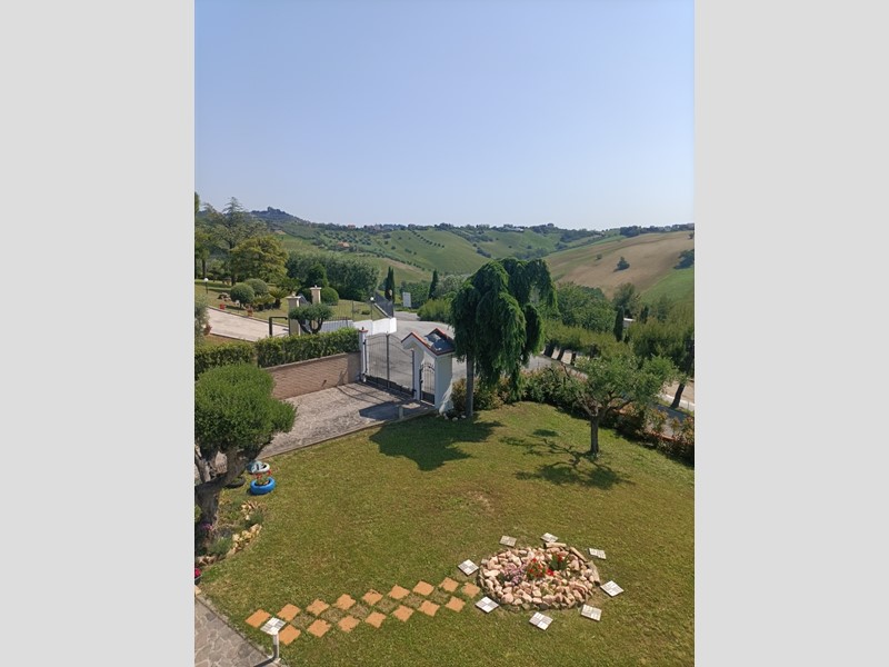 Casa Indipendente in Vendita a Monteprandone, 450'000€, 400 m², con Box