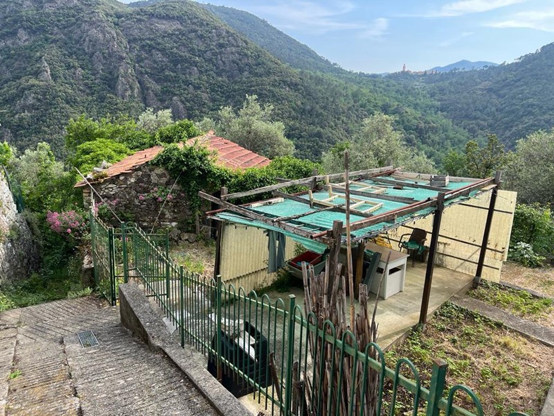 Casa Indipendente in Vendita a Castiglione Chiavarese, zona San Pietro Di Frascati, 145'000€, 150 m²